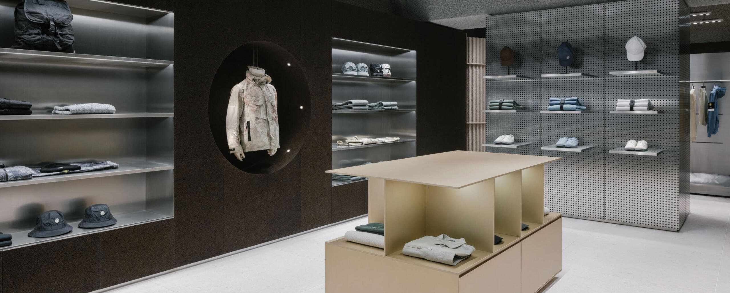 Maison Modati multi-brand fashion retail wholesale high-end Modern multi-brand fashion store with high-end clothing racks – Maison Modati wholesale